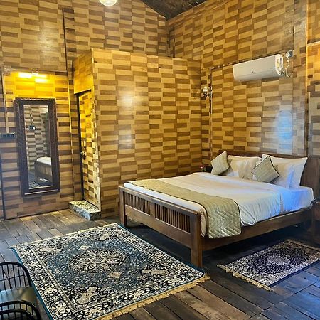 Отель Sterling Padam Pench Khawasa Экстерьер фото