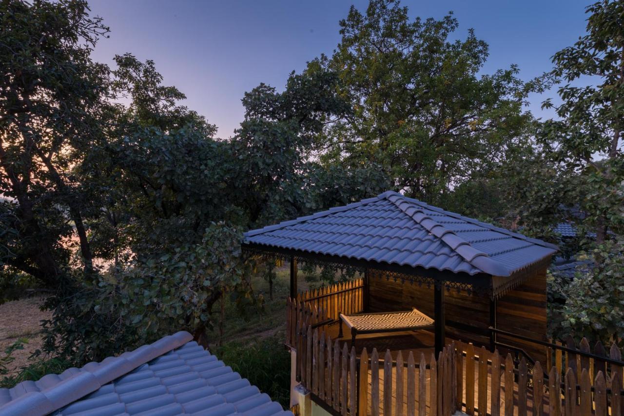 Отель Sterling Padam Pench Khawasa Экстерьер фото