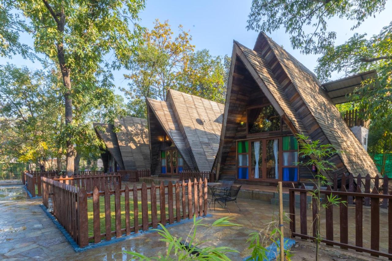 Отель Sterling Padam Pench Khawasa Экстерьер фото